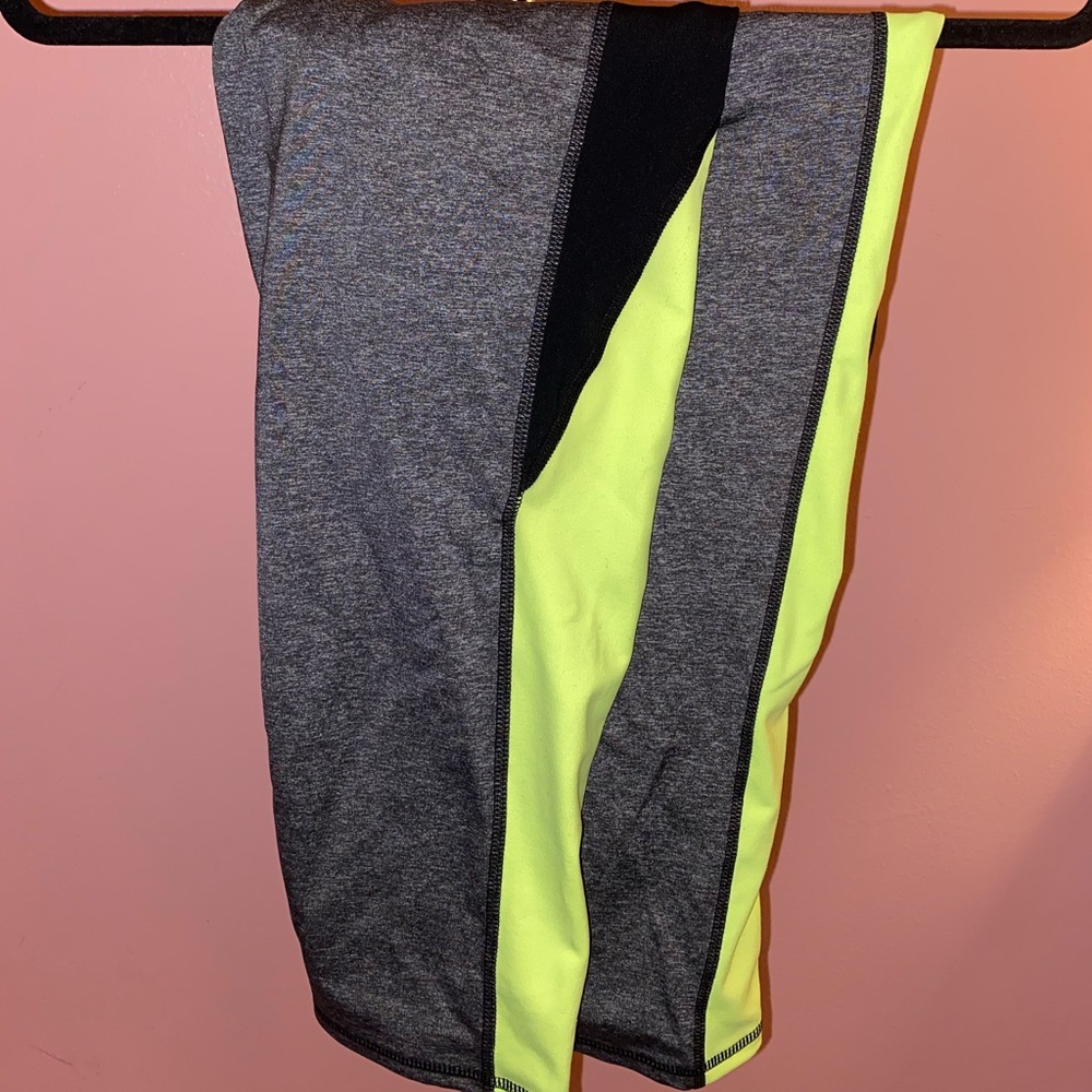 Gap Fit Capri Workout Leggings!